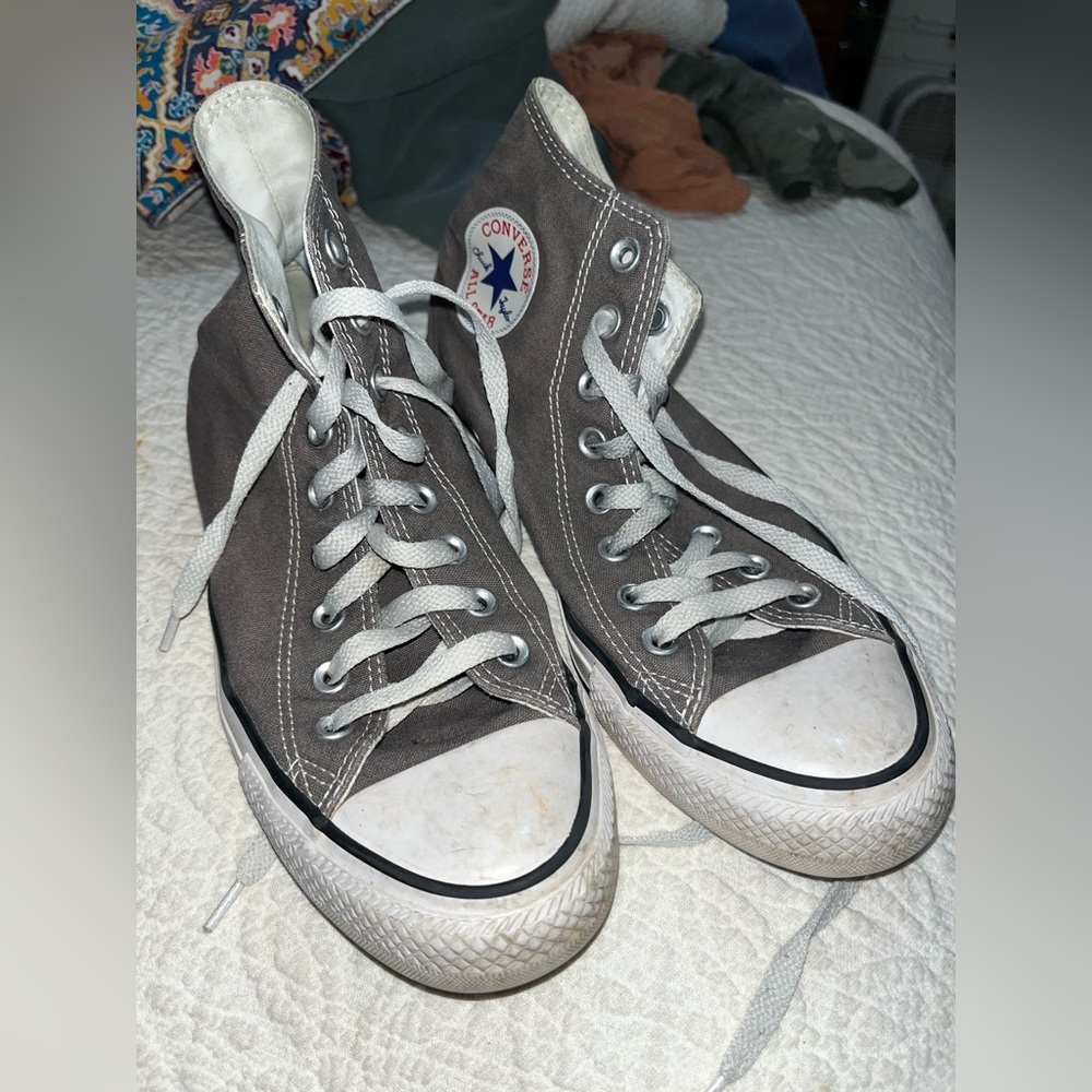 Grey converse